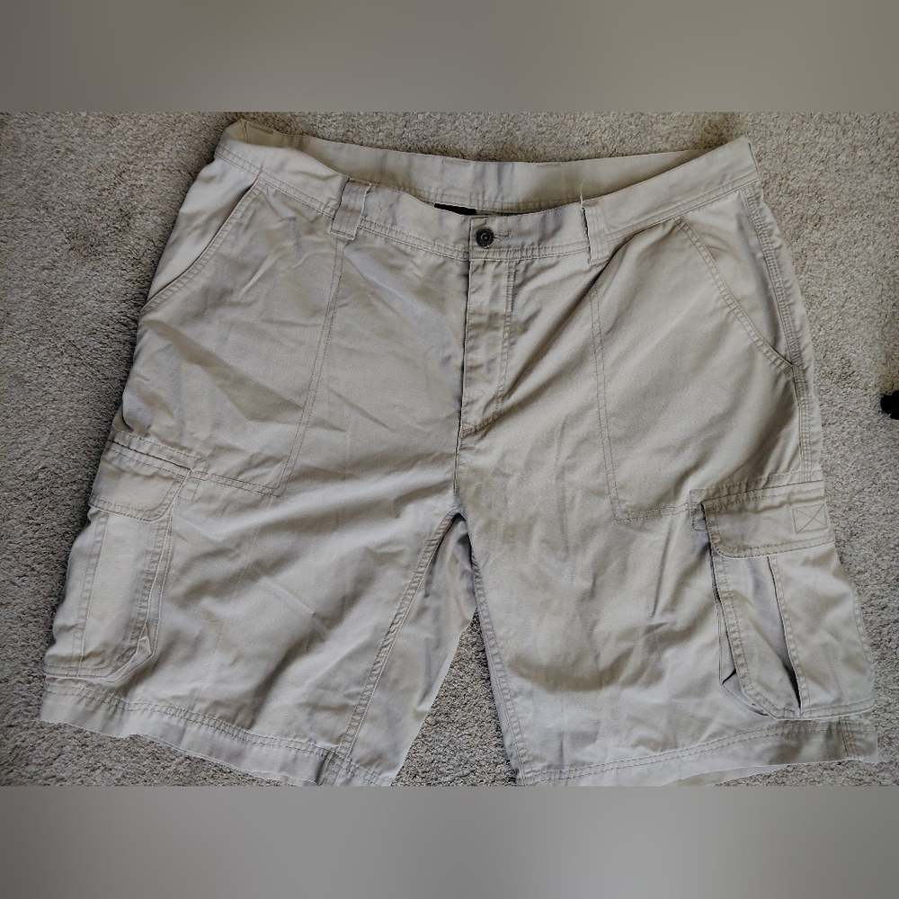 Koppen Men's Size 40 Tan Cargo Shorts